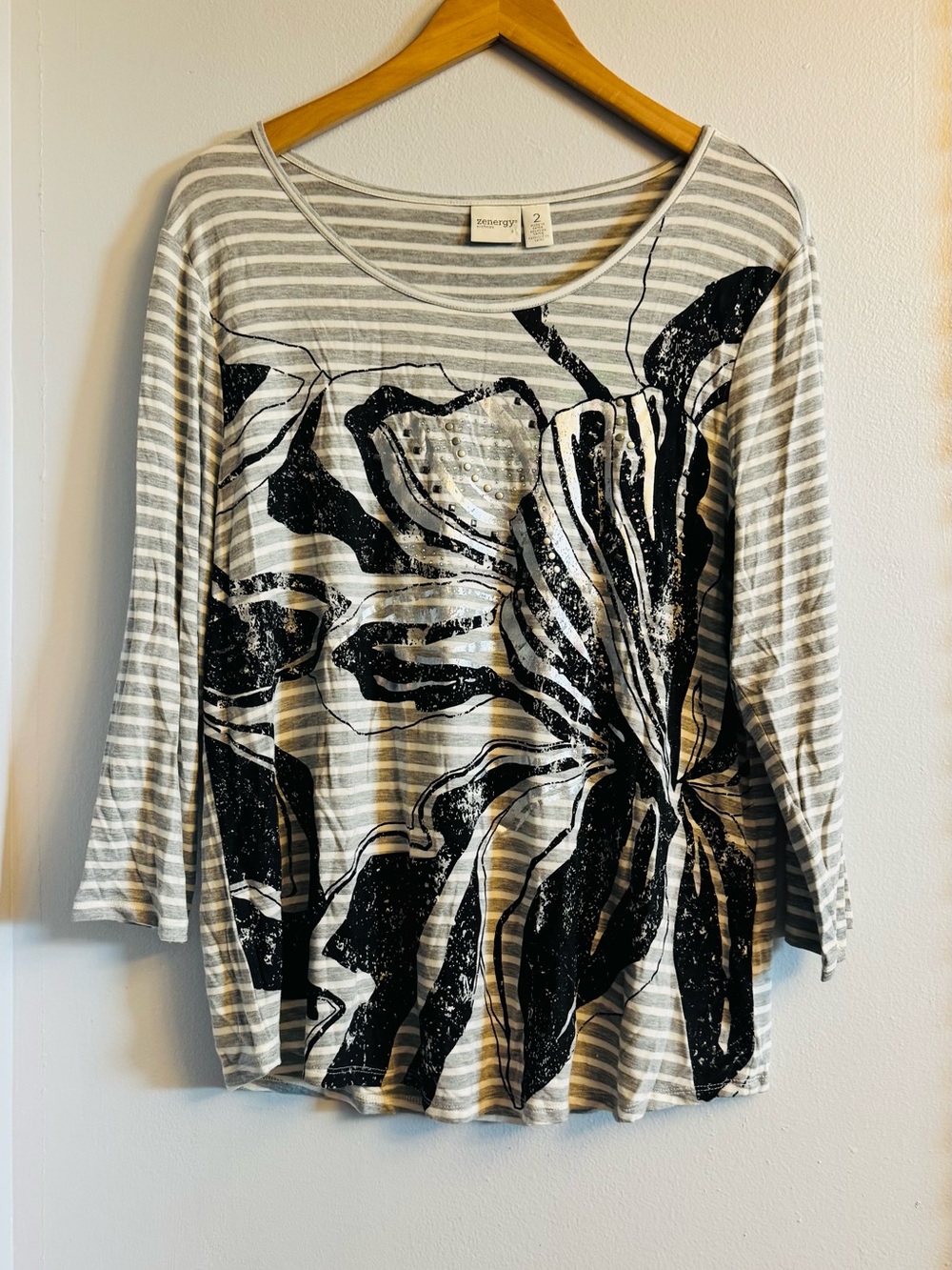 Zenergy Chico's Size 2 (L/12-14) Stripe Floral Graphic Stud Top Rayon Artsy